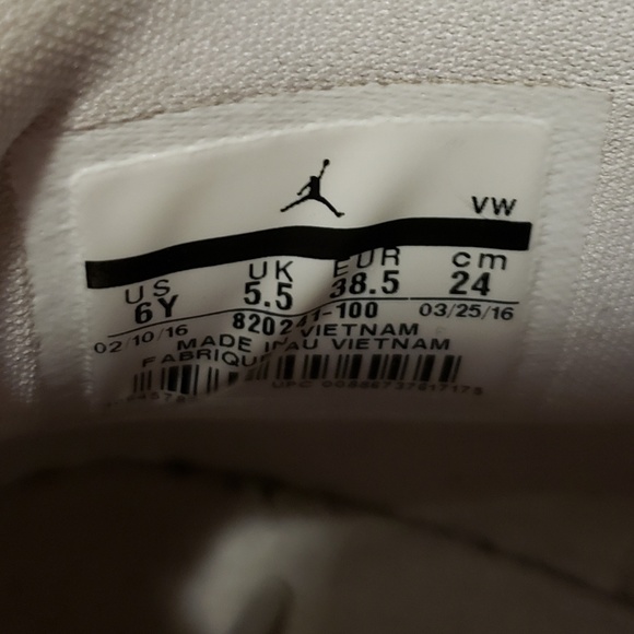 Air Jordan Unisex High Top Gym Shoes - Picture 8 of 8